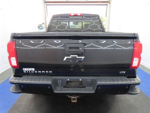 Used 2018 Chevrolet Silverado 1500 LTZ Z71 w/ Midnight Edition AWD/4WD image 11