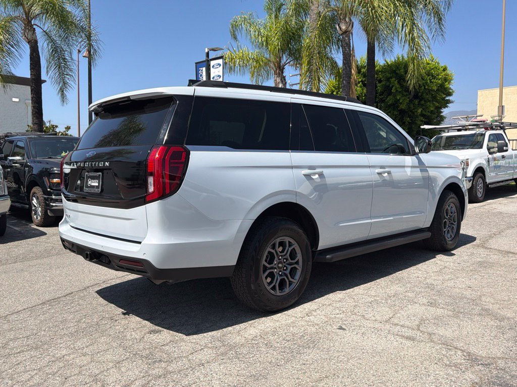 Certified 2025 Ford Expedition Active AWD/4WD image 13