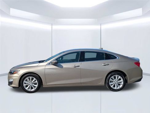 Used 2025 Chevrolet Malibu LT FWD image 2