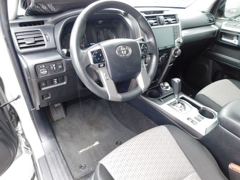 Used 2020 Toyota 4Runner SR5 AWD/4WD image 11