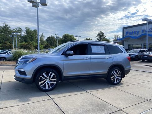 Used 2018 Honda Pilot Touring image 6