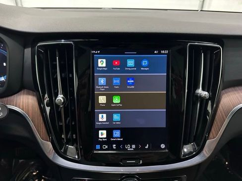 Used 2023 Volvo V60 B5 Cross Country Plus image 16