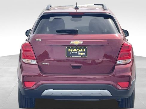 Used 2021 Chevrolet Trax LT w/ LT Convenience Package image 4