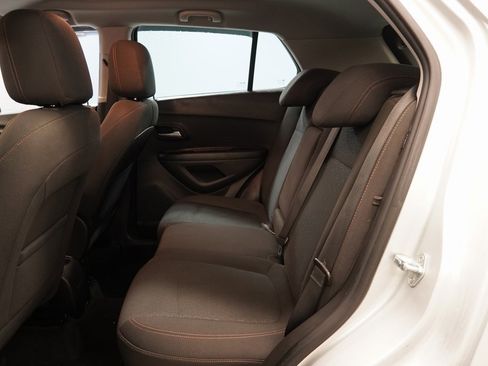 Used 2021 Chevrolet Trax LS image 25