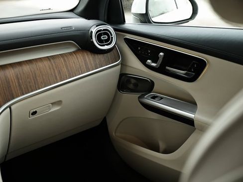 Used 2023 Mercedes-Benz GLC 300 4MATIC image 29