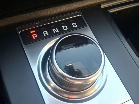 Used 2019 Land Rover Discovery SE image 14