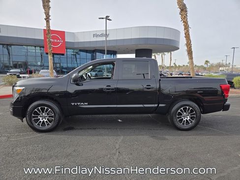 Used 2022 Nissan Titan SV image 3