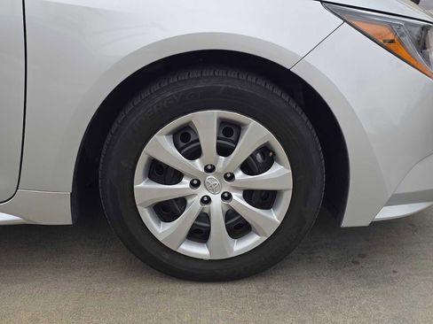 Certified 2025 Toyota Corolla LE FWD image 9