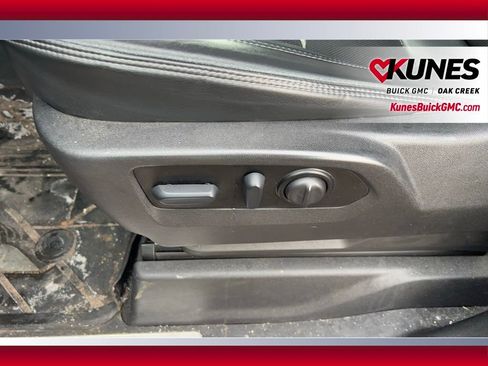 Used 2022 Chevrolet Silverado 1500 High Country w/ Technology Package image 13