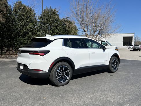 New 2026 Chevrolet Equinox EV LT image 9