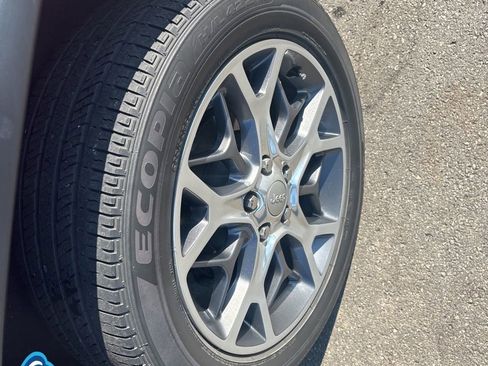 Used 2022 Jeep Grand Cherokee Limited image 11