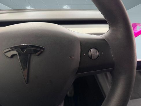 Used 2024 Tesla Model Y 2WD image 23