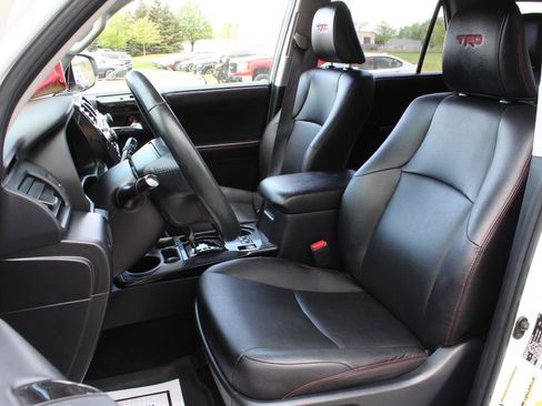 Used 2017 Toyota 4Runner TRD Off-Road Premium AWD/4WD image 16
