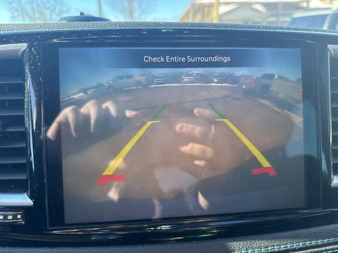Used 2021 Chrysler Pacifica Touring w/ Uconnect Theater Family Group image 8