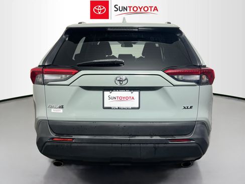 Used 2019 Toyota RAV4 XLE Premium w/ Cold Weather Package FWD image 5