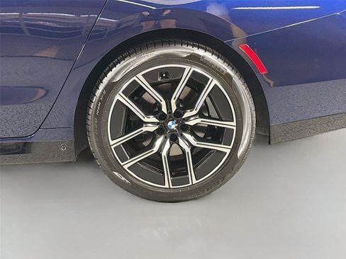 Used 2024 BMW 740i w/ Executive Package RWD image 28