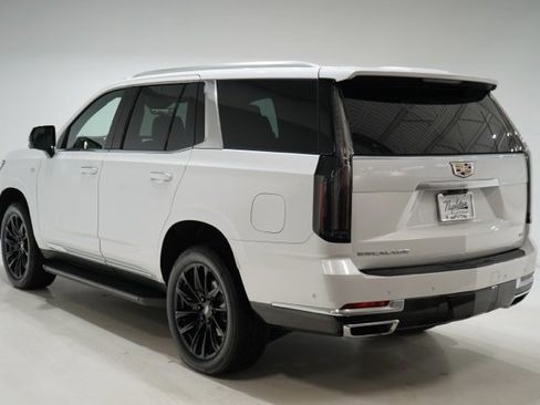 Used 2025 Cadillac Escalade Premium Luxury image 5