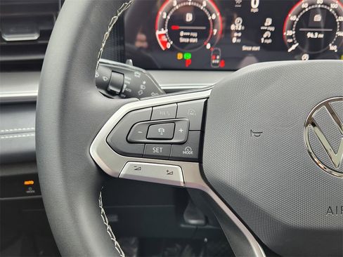 New 2026 Volkswagen Tiguan SE image 16