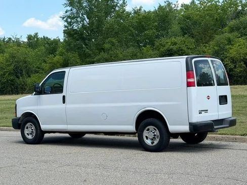 Used 2012 Chevrolet Express 2500 Extended RWD image 16