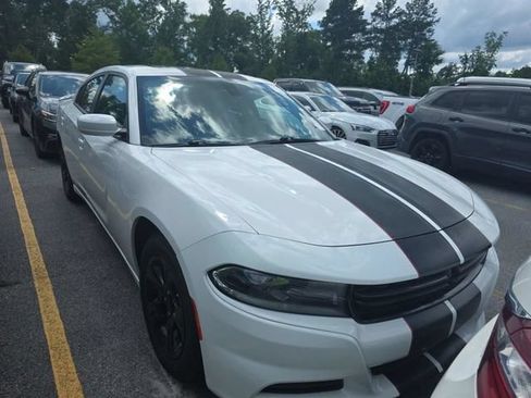 Certified 2019 Dodge Charger SXT RWD image 4