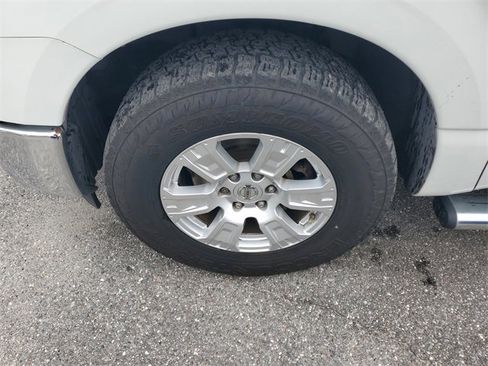 Used 2019 Nissan Titan SV image 5