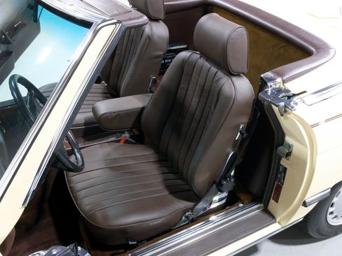 Used 1987 Mercedes-Benz 560 SL image 3