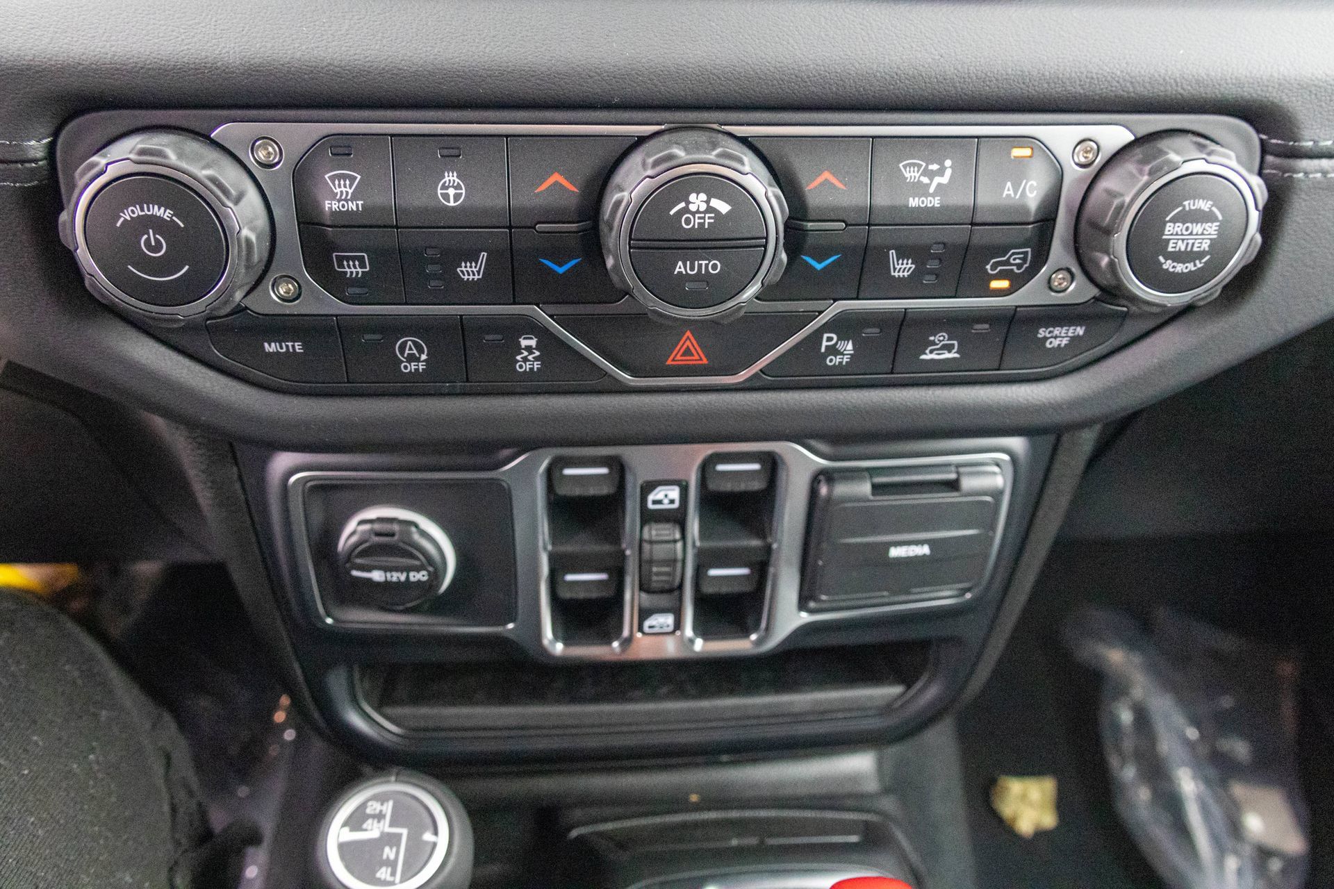 New 2026 Jeep Wrangler Unlimited Sahara AWD/4WD image 25