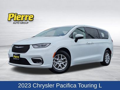 Used 2023 Chrysler Pacifica Touring-L