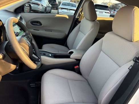 Used 2018 Honda HR-V LX image 10