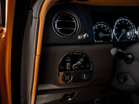 Used 2023 Rolls-Royce Cullinan w/ Cullinan Package image 40