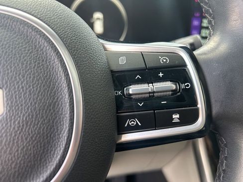 Used 2022 Kia Carnival SX Prestige image 24