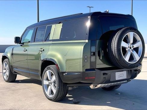 New 2026 Land Rover Defender 130 X-Dynamic SE image 3