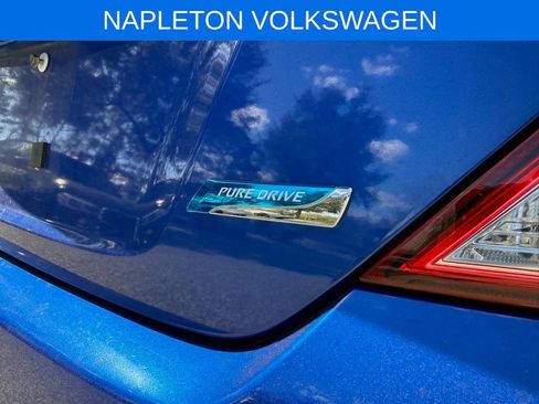 Used 2015 Nissan Versa SV image 11