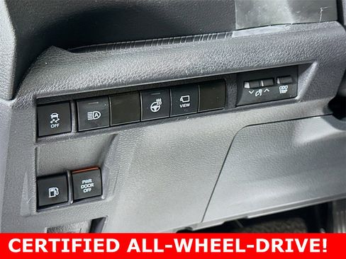 Certified 2025 Toyota Sienna Platinum image 32