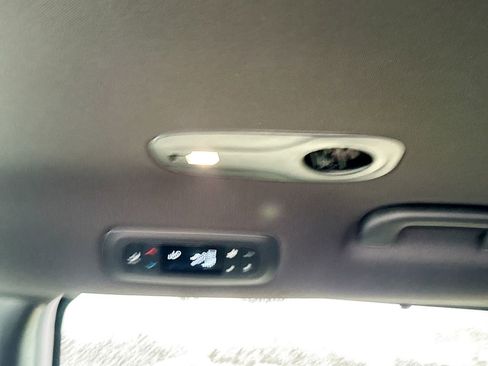 Used 2026 Chrysler Pacifica Select image 29