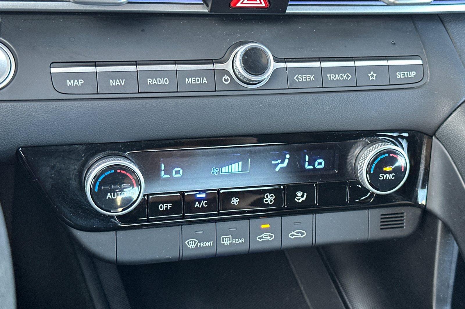 Used 2024 Hyundai Elantra SEL FWD image 21