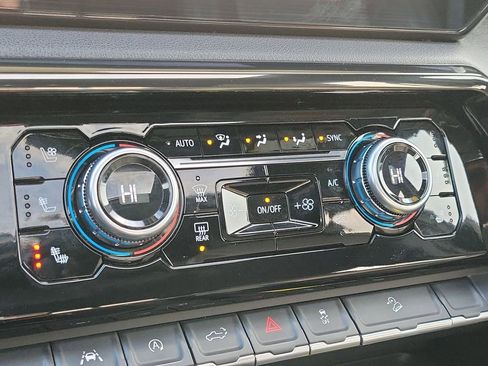 Used 2022 GMC Sierra 1500 AT4 w/ AT4 Preferred Package image 32