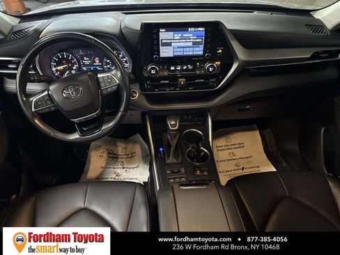 Used 2020 Toyota Highlander XLE image 11