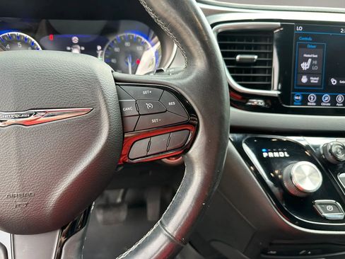 Used 2018 Chrysler Pacifica Touring-L Plus w/ S Appearance Package FWD image 26