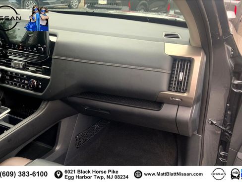 Used 2024 Nissan Pathfinder Platinum w/ Lighting Package (N93) AWD/4WD image 14