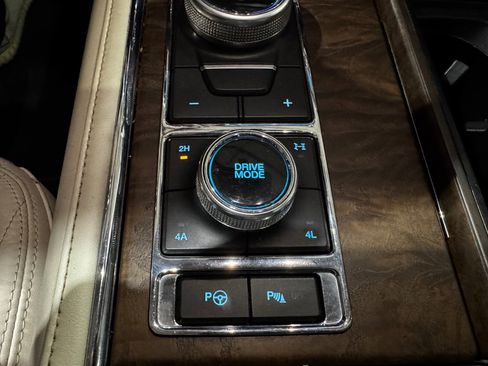 Used 2019 Ford Expedition Platinum image 37