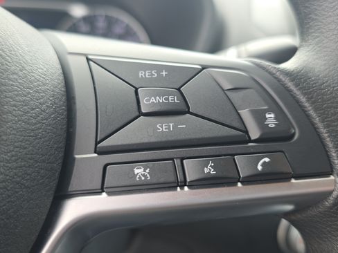 Used 2025 Nissan Sentra SV FWD image 28