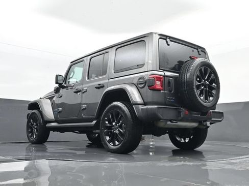 Used 2025 Jeep Wrangler Unlimited Sahara AWD/4WD image 24