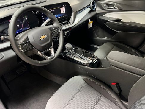 Used 2026 Chevrolet Trax LT w/ LT Convenience Package FWD image 10