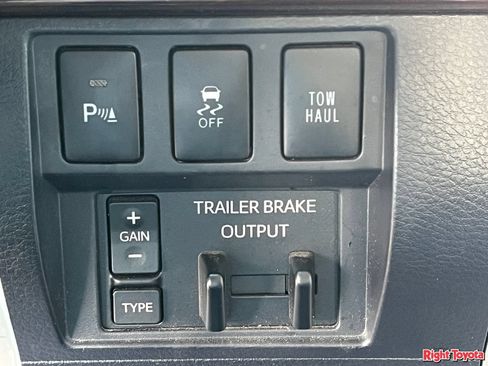 Used 2017 Toyota Tundra Limited w/ Limited Premium Package AWD/4WD image 26