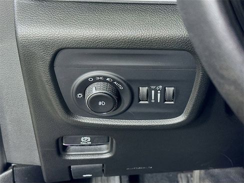 Used 2022 Jeep Grand Cherokee Overland w/ Adv Protech Group III image 22