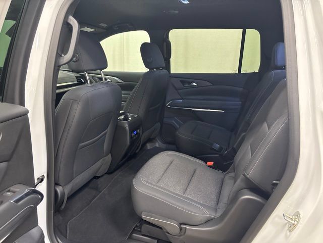 Used 2025 Chevrolet Traverse LT FWD image 16