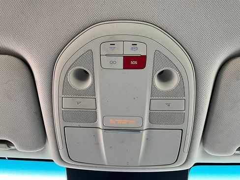 Used 2025 Genesis G70 2.5T image 17