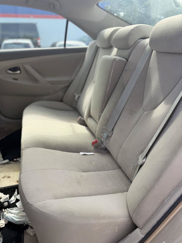 Used 2010 Toyota Camry LE FWD image 9