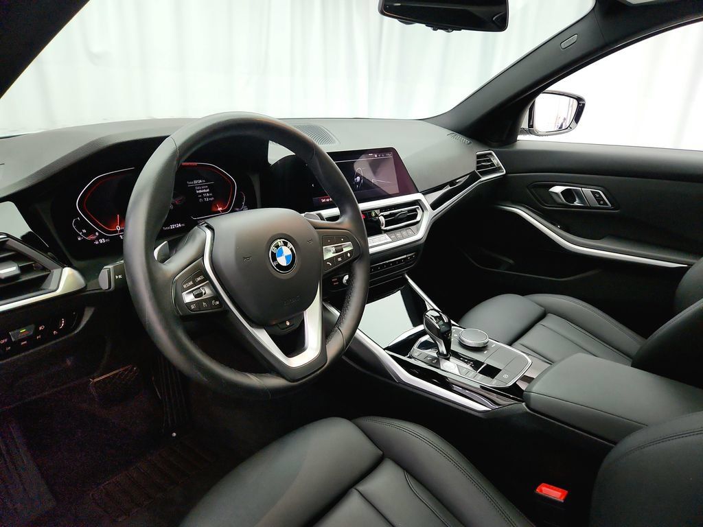 Used 2019 BMW 330i xDrive Sedan w/ Driving Assistance Package AWD/4WD image 9